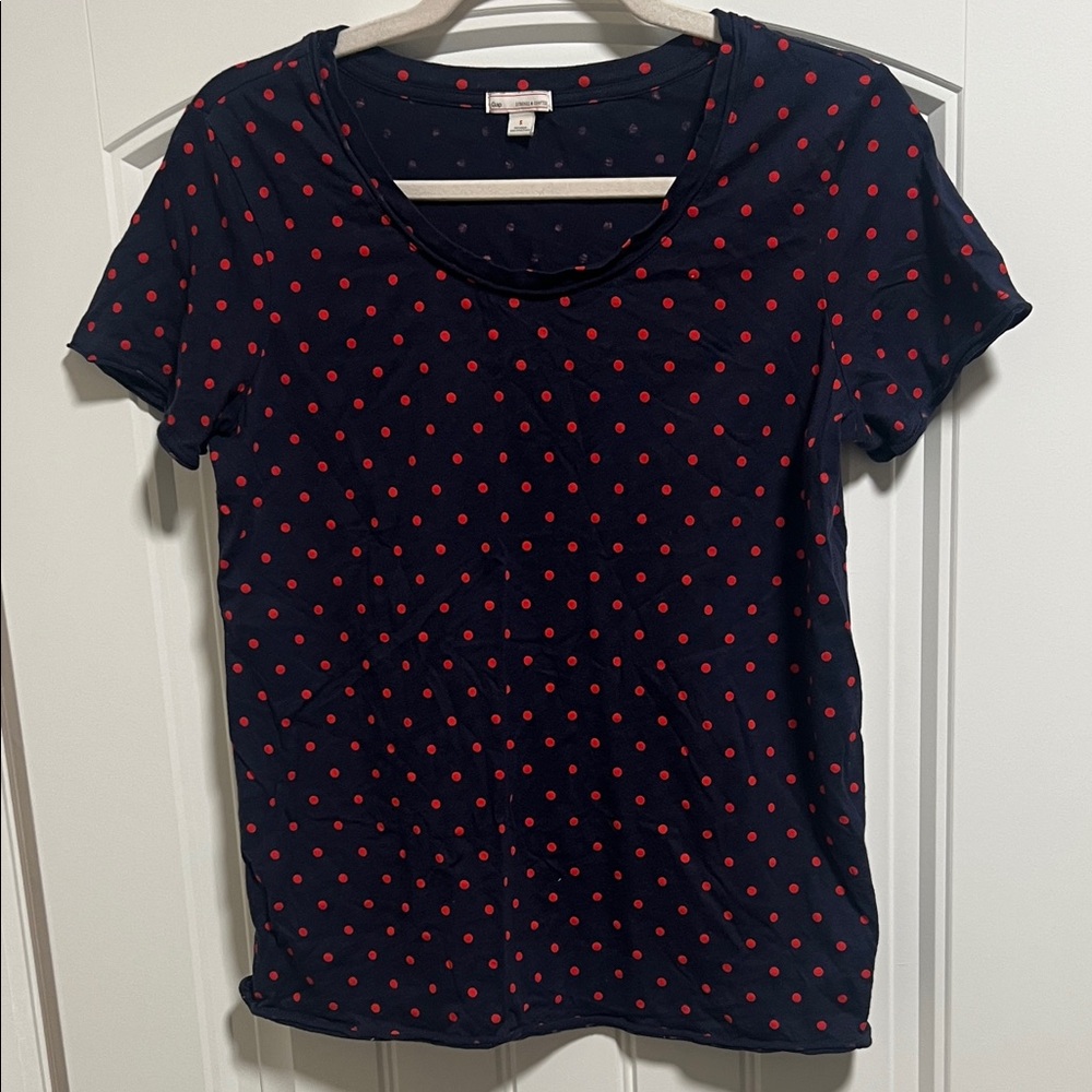 GAP Women’s BlueTee with Pink Polka Dots. Size S